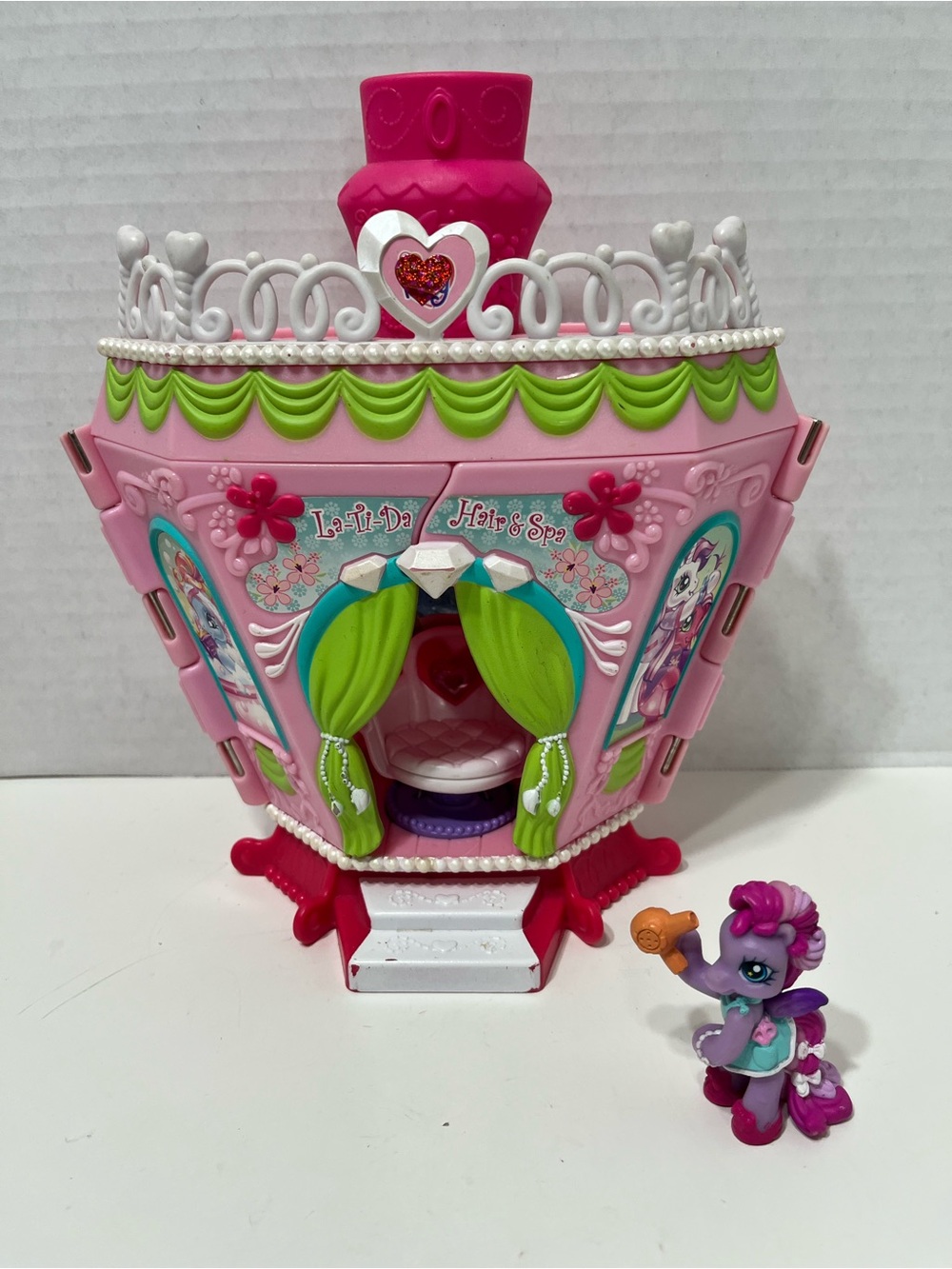MY LITTLE PONY ponyville La ti da hair salon and spa playset with figure